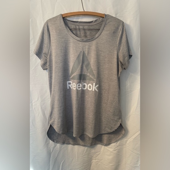 Reebok T-shirt - Picture 1 of 3